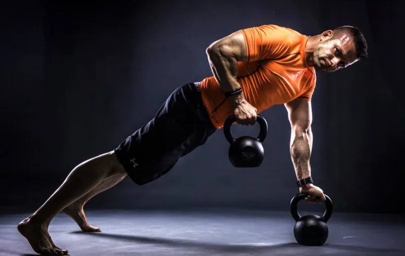 استمع لجسدك: علامات تحذيرية قبل أن تتطور إصابات الإفراط في الرياضة