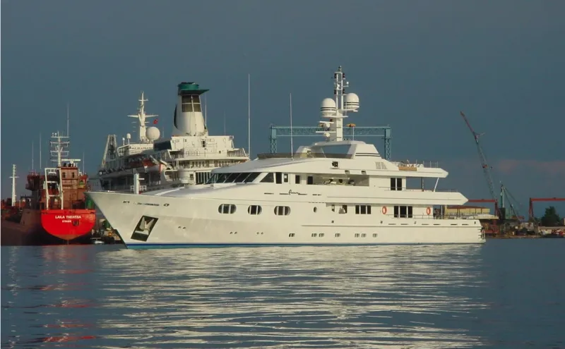 بيرني إكليستون يبيع يخته الفاخر "بيتارا" مقابل 22 مليون دولار