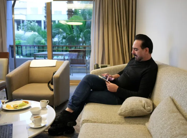 وصول وائل جسار ومحمد شاكر وآدم إلى المملكة قبل حفل موسم الرياض (فيديو)