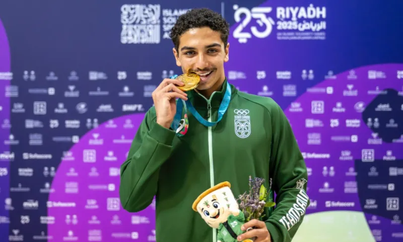 السباح زيد السراج يحقق ذهبية "التضامن الإسلامي" ويحطم رقمًا جديدًا (صور)