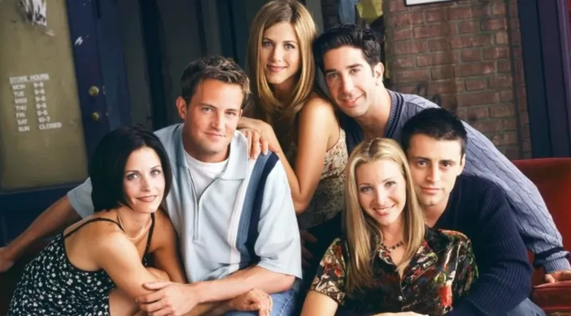 جينيفر أنيستون تتحدث عن ماثيو بيري: "كان يستحق السعادة"