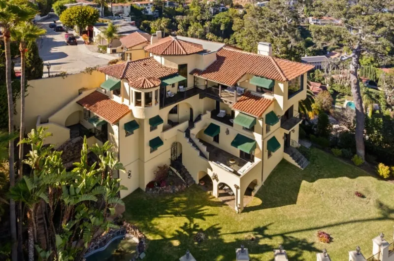 لأول مرة منذ نصف قرن.. منزل نجم دراكولا بيلا لوغوسي يُعرض للبيع