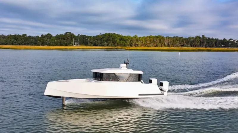 يخت نافيير الهجين الجديد.. ثورة هادئة على سطح الماء