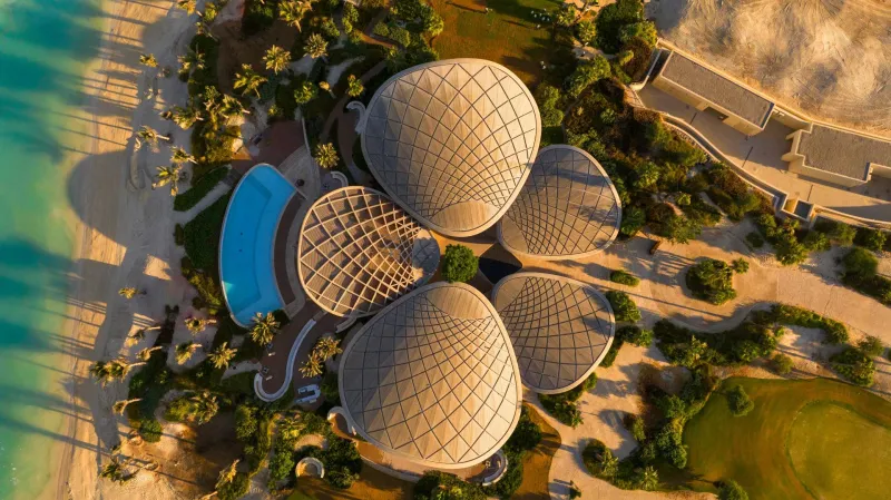 جزيرة شورى تُفتح أبوابها.. ملتقى الفخامة والطبيعة في قلب البحر الأحمر