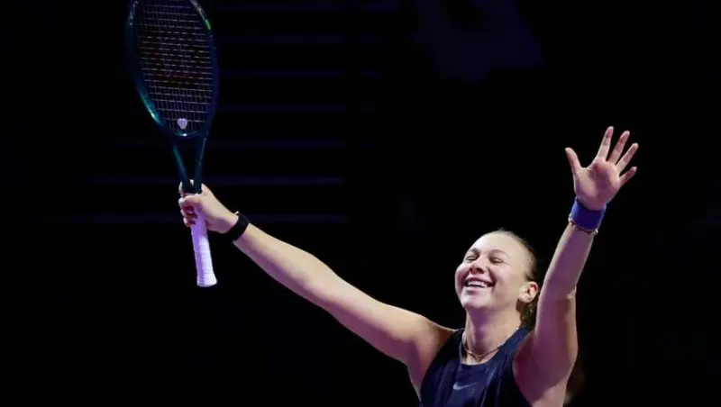 فوز بطعم الثأر.. أنيسيموفا تطيح بشفيونتيك وتتألق في سماء الرياض (فيديو) 