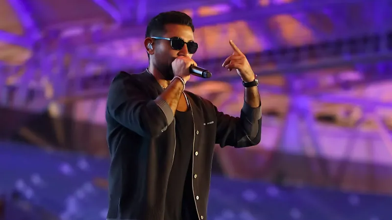 بعد نجاح حفله في لندن.. تفاصيل إصابة أحمد سعد في حادث سير