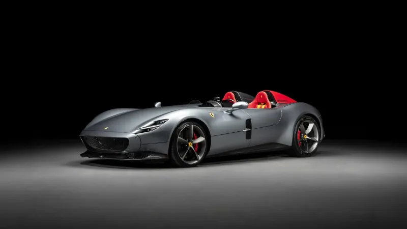 فيراري مونزا SP2: تحفة بلا سقف تُشعل مزاد أبوظبي (فيديو)