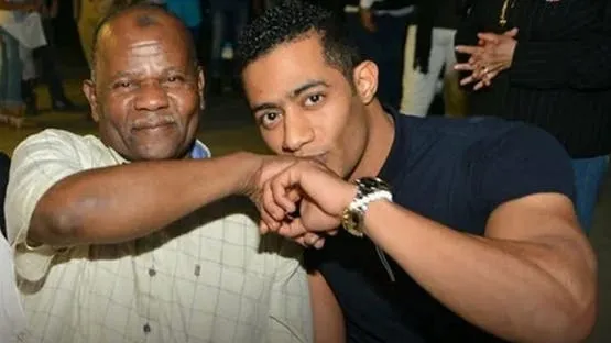 محمد رمضان يستلهم نصائح والده الراحل في أغنيته الجديدة "خليك جامد" (فيديو) 