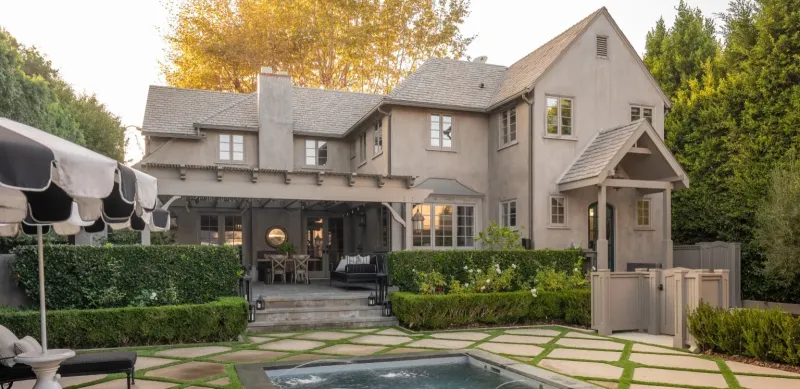 عرض عقاري لافت لمنزل جو جوناس في لوس أنجلوس.. ما السعر هذه المرة؟