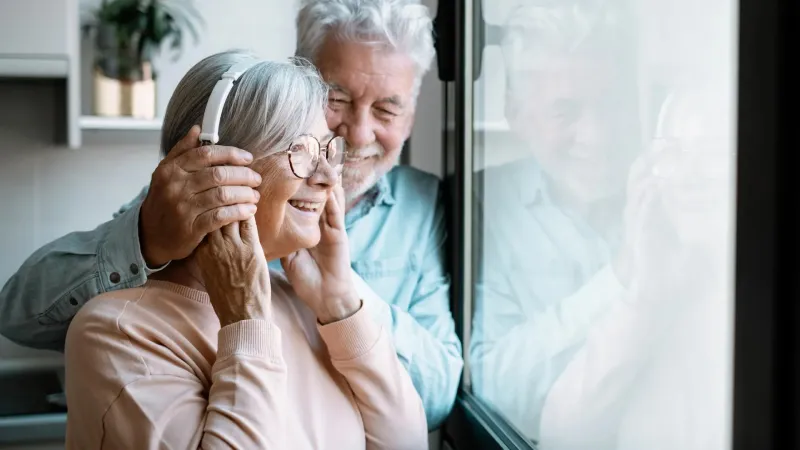 كيف يحمي سماع الموسيقى يوميًا من الإصابة بالخرف؟.. دراسة تجيب