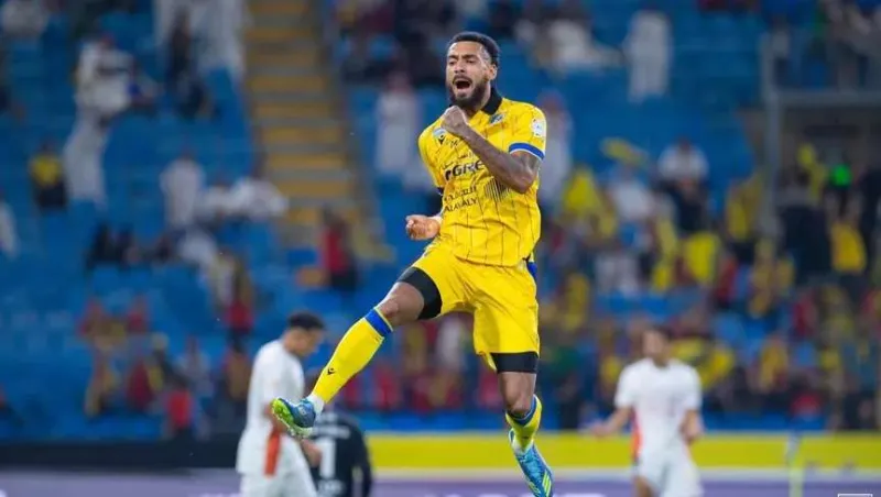 التعاون يقترب من الصدارة بعد الفوز على القادسية بثنائية فولغيني ووليد الأحمد (فيديو) 