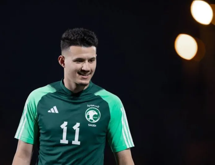 الإصابة تبعد الحمدان عن معسكر الأخضر قبل مباراة الجزائر