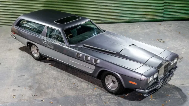 تحفة جون دود "الوحش".. سيارة بمحرك طائرة للبيع في بريطانيا