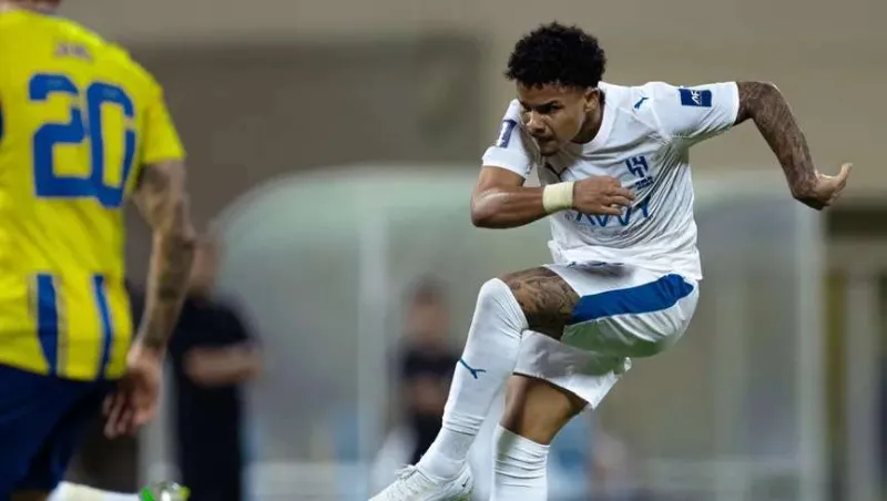 الهلال يتفوّق في الدوحة بثنائية الدوسري وكايو سيزار ويخسر أحد نجومه للإصابة (فيديو) 