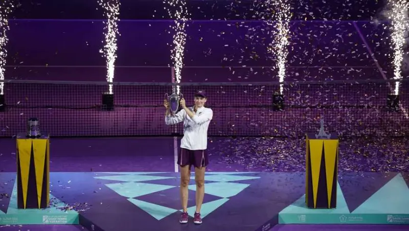 ريباكينا تصنع التاريخ في الرياض وتتوج بلقب البطولة الختامية للتنس