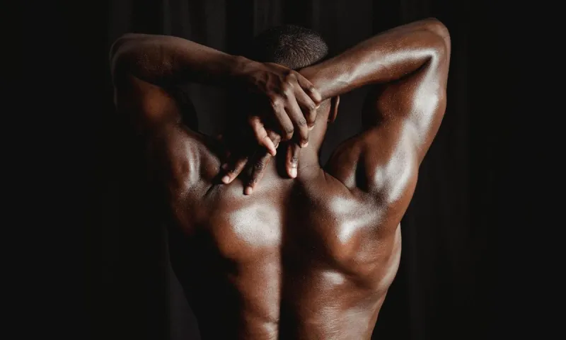 دراسة تكشف تأثير تمدد الرقبة والكتفين على ضغط الدم والاسترخاء