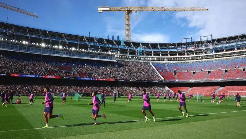 احتفال كتالوني ضخم: أول تدريب مفتوح لبرشلونة في ملعبه التاريخي بعد التجديد (فيديو)