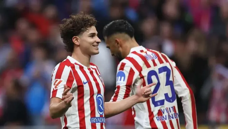 أتلتيكو مدريد يهزم إشبيلية بثلاثية ويعزز موقعه في المربع الذهبي (فيديو)