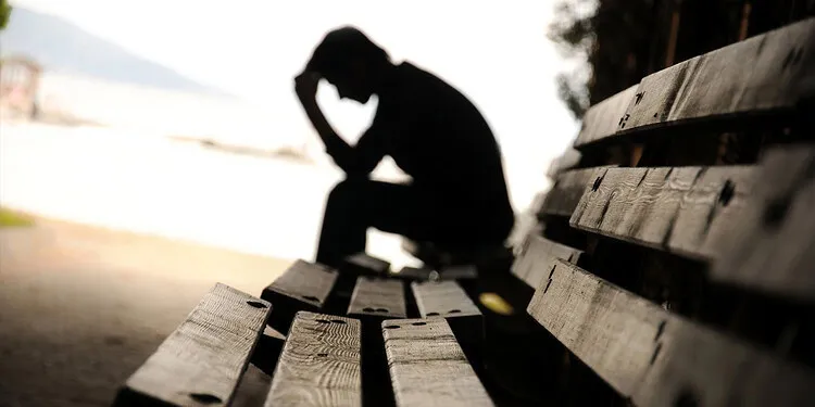 خمس عادات صامتة تقودك إلى الاكتئاب.. دراسة تكشف العلاقة المخفية بين نمط الحياة والصحة النفسية