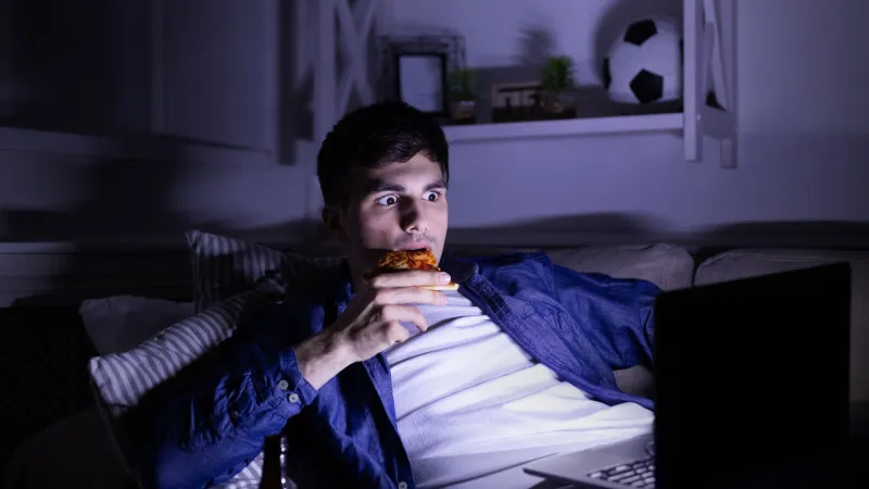 لماذا نتألم عند مشاهدة المشاهد القاسية؟ دراسة جديدة تكشف السر (فيديو)