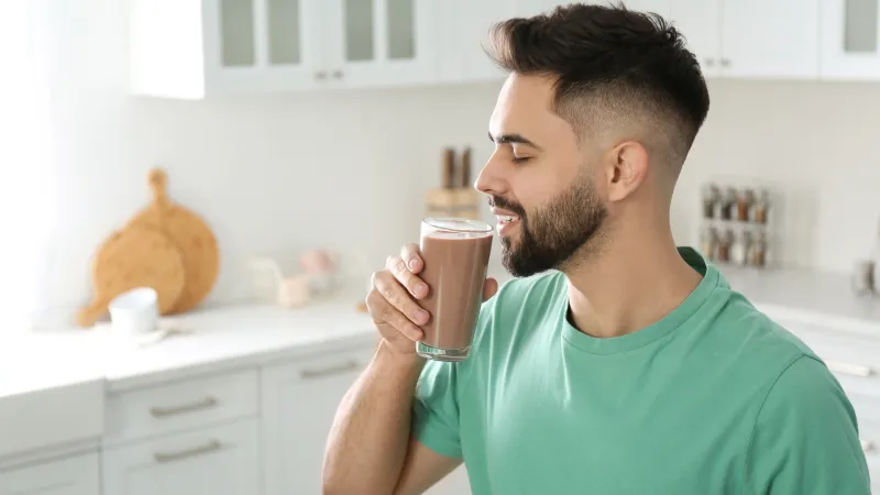 الجلوس المستمر يصيب الشرايين بالضرر… وهذه طريقة بسيطة لحمايتها