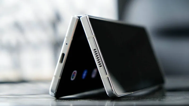 تسريب يكشف بطارية "آيفون فولد" الأكبر في تاريخه