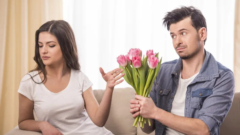 كيف تؤثر سمات الشخصية على العلاقات العاطفية لدى الرجال والنساء؟