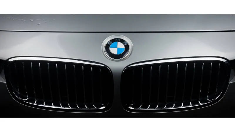 لقطات مسرّبة جديدة تكشف ملامح سيارتي M3 وX3 M الكهربائيتين من BMW (فيديو)