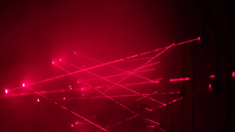 ليزر عملاق يدهش العالم بقدراته البصرية الهائلة في أمريكا (فيديو)