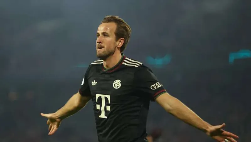 برشلونة يترقب نجم بايرن ميونيخ.. هل يكرر كين تجربة ليفاندوفسكي؟ 