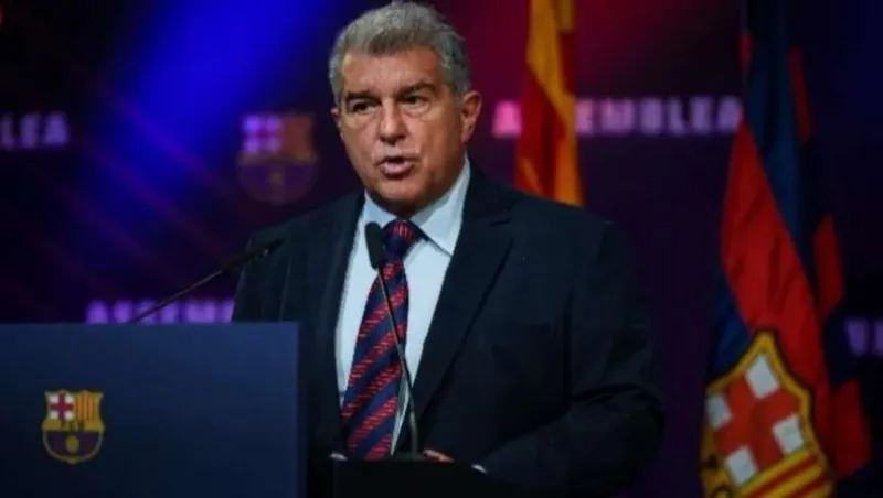 هل يغادر هانزي فليك؟ رئيس برشلونة يقطع الشك باليقين