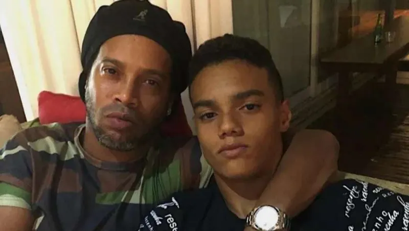 جواو مينديز: إرث رونالدينيو ليس عبئًا على مسيرتي