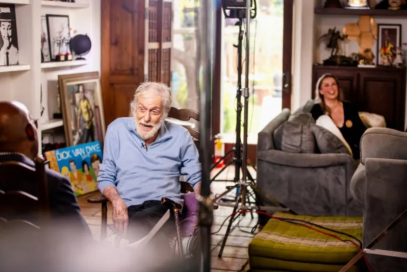 ديك فان دايك يكشف أسرار حياته المهنية وسبب رفضه هذا الدور 