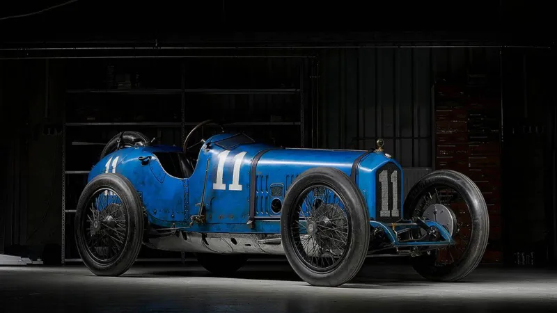 عرض 80 سيارة استثنائية في مزاد تاريخي بباريس لهواة الجمع والقطع النادرة