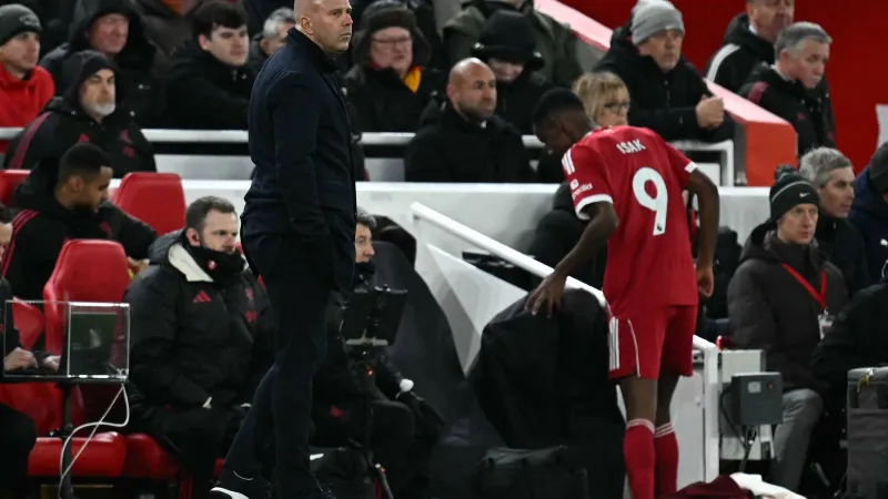 سلوت يكشف مدة غياب إيزاك عن ليفربول وخطة الفريق المقبلة