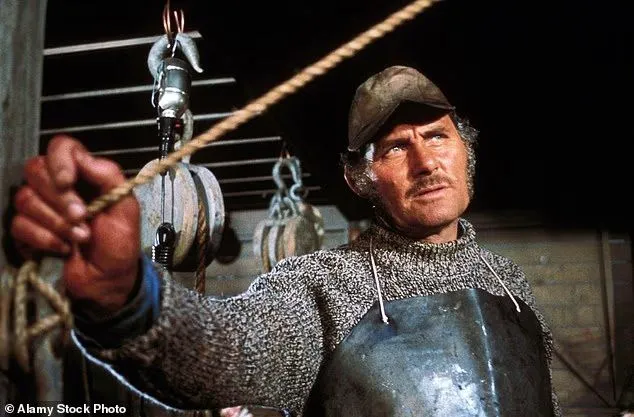 قطع أيقونية من فيلم "Jaws" تُطرح للبيع مقابل 480 ألف جنيه إسترليني