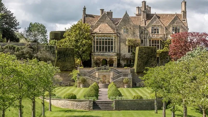 أحد أجمل منازل بريطانيا.. قصر جين سيمور في سومرست للبيع