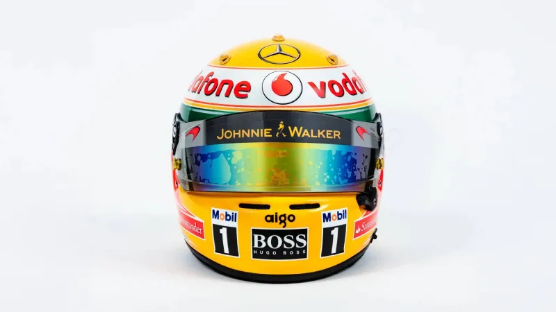 قطعة من التاريخ.. خوذة لويس هاميلتون الأصلية للبيع في مزاد عالمي
