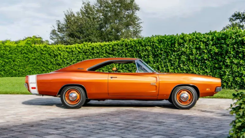 عرض سيارة دودج تشارجر 500 هيمي نادرة موديل 1969 للبيع