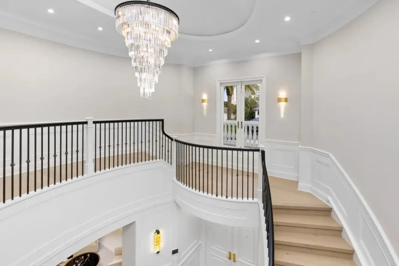 قصر الأحلام في فلوريدا يعود للبيع بسعر قياسي بعد تجديده بالكامل