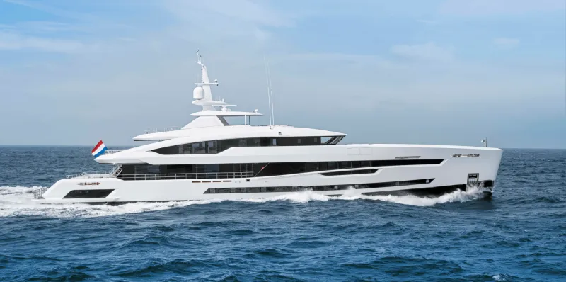 يخت Santosha.. قصر يتهادى على الأمواج