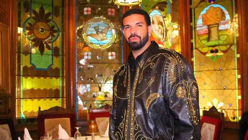 تحفة دريك الجديدة.. رولز-رويس مستوحاة من سيارات ناسكار! (فيديو)