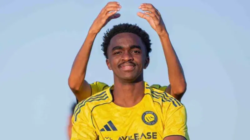 لماذا تعقّدت مفاوضات النصر لتجديد عقد لاعبه عبد الرحمن سفياني؟ (فيديو)