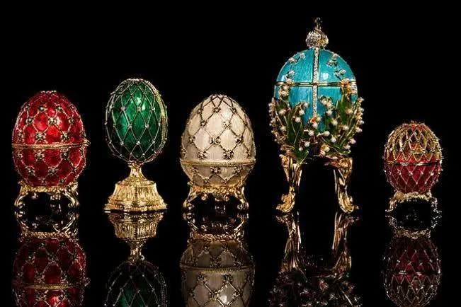 سرقة غريبة… رجل يبتلع بيضة Fabergé نادرة مرصعة بـ183 ماسة