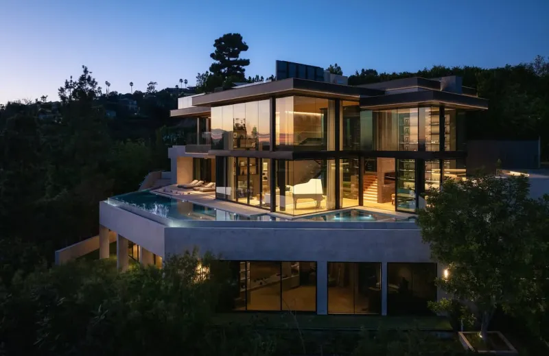 موسيقي بريطاني يعرض قصره الفاخر في هوليوود هيلز للبيع بـ85 مليون دولار