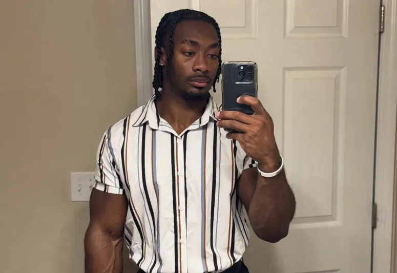 براين ويليامز يسجل رقمًا قياسيًا عالميًا في القفز العمودي من وضعية الجلوس! (فيديو)