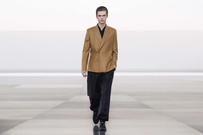 إطلالتك تعبر عنك...  حين تتحرّر النِّسَب وتتجلّى الألوان