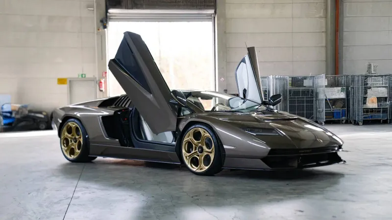 لامبورغيني تعرض تحفتها النادرة للبيع في مزاد بباريس.. تعرّف عليها