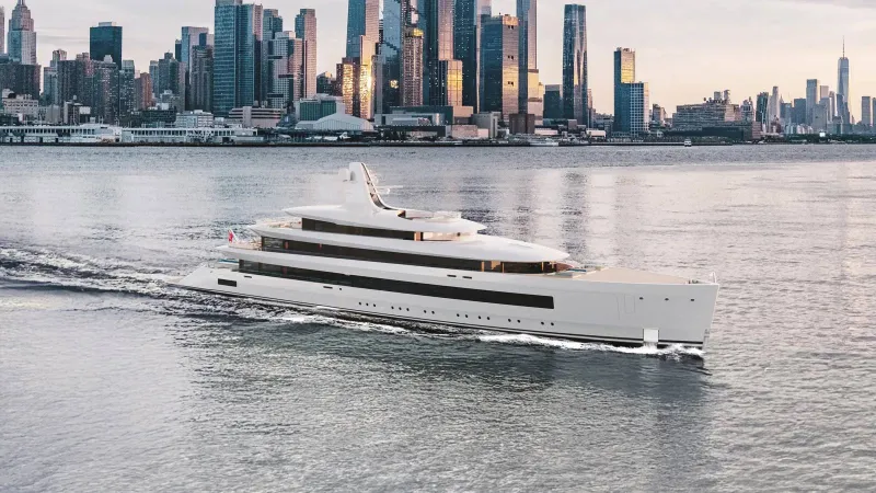 Etherea من فيدشيب… يخت سوبر فاخر بهندسة زجاجية شفافة وإقامة دائمة