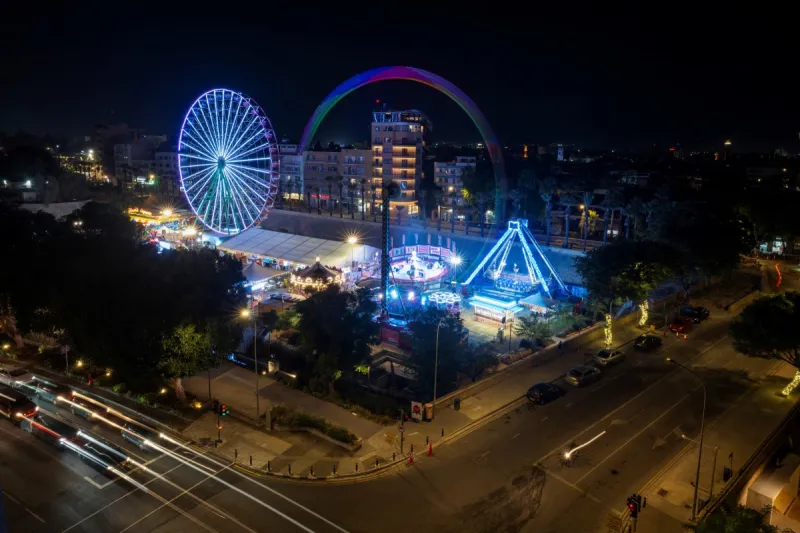 من صرخات المتعة إلى المخاطر الكامنة: هل تهدّد قطارات الملاهي صحتك؟